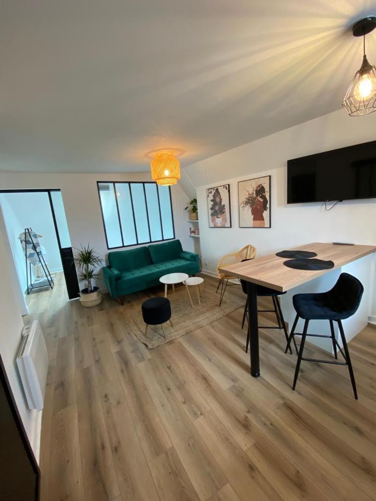 Au Coeur De Ville Laval  Ruang foto