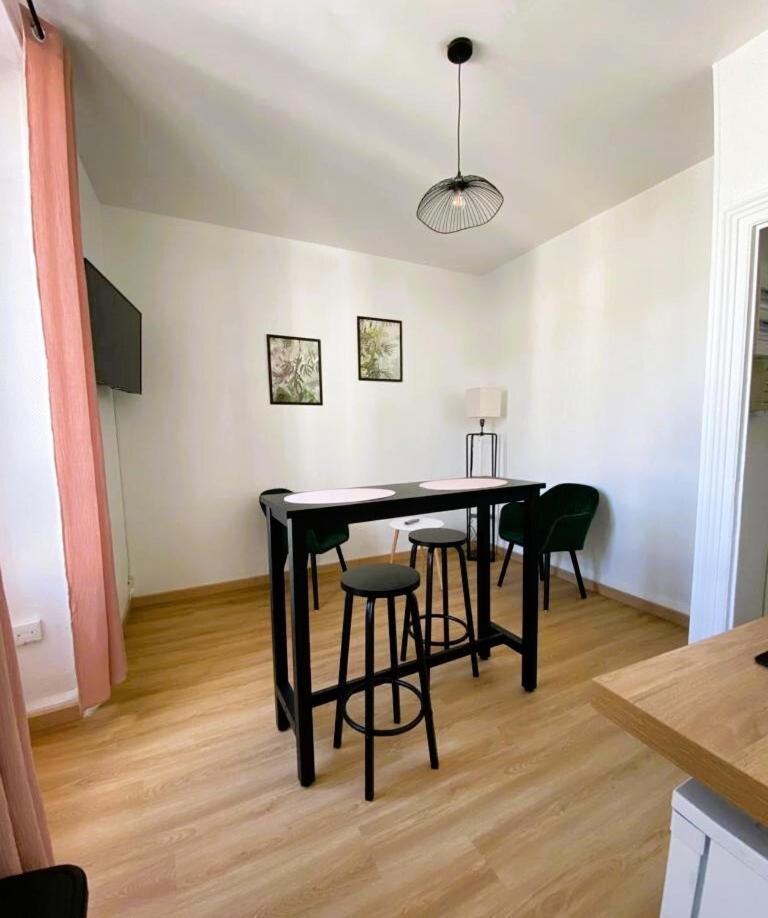 Au Coeur De Ville Laval  Ruang foto